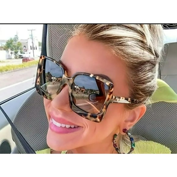 Oversize Rectangle Sunglasses Accessories - NWT - Oversize Rectangle Sunglasses - (SKU0084)